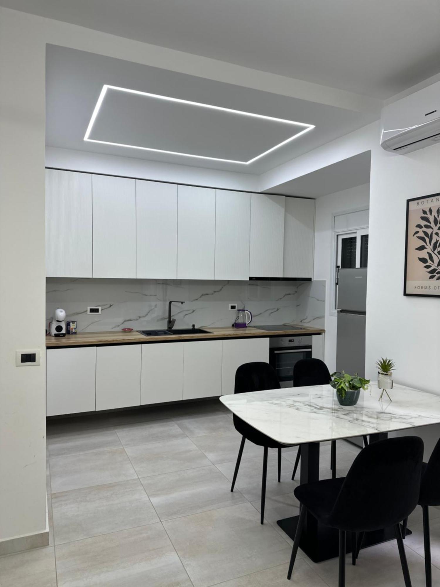 Lungomare Luxury Sea View Apartaments Vlorë Εξωτερικό φωτογραφία